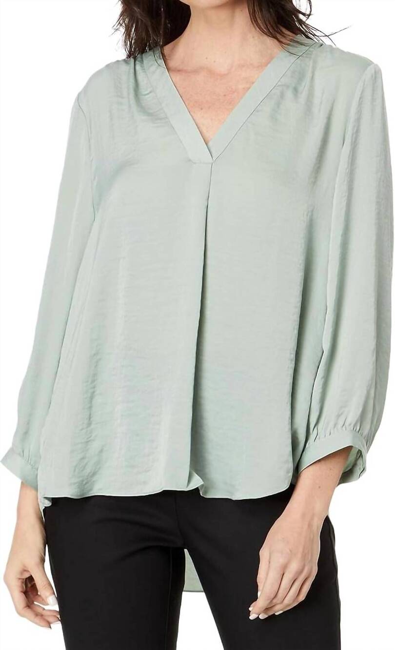 NEW VINCE CAMUTO 3/4 sleeve v-neck rumple blouse in green